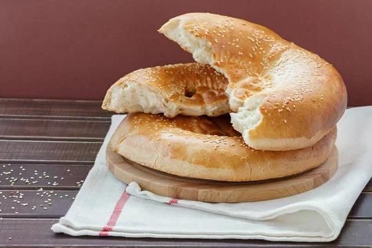 Round tandoor-baked non bread topped with sesame seeds